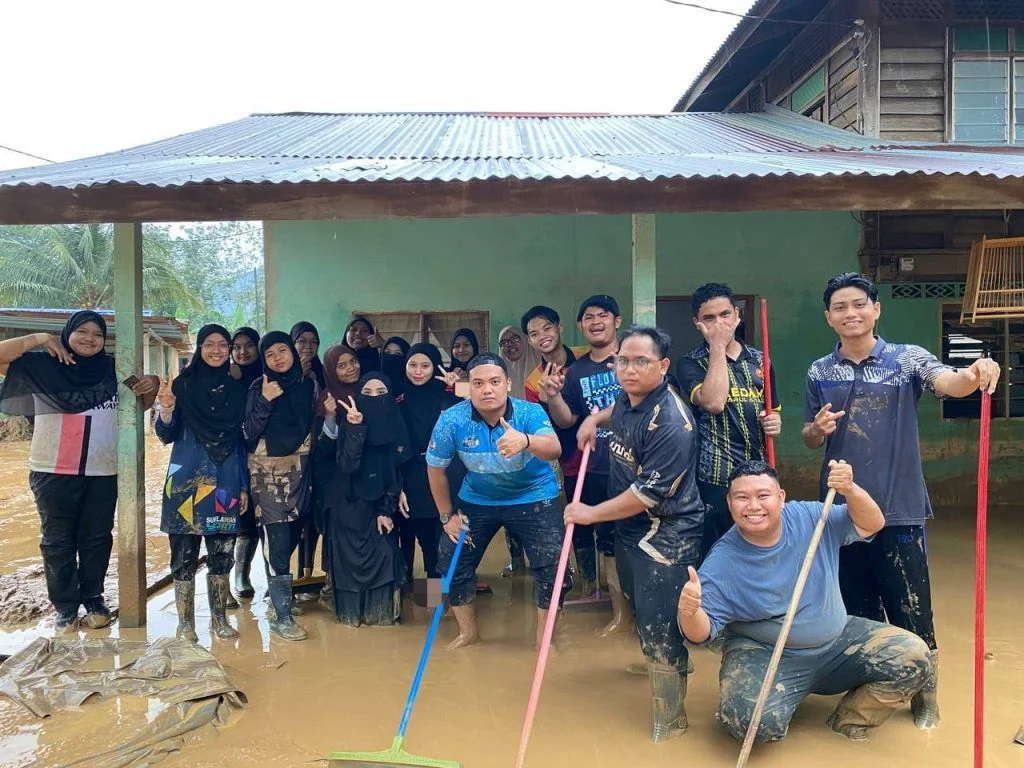 PKL community volunteers working together